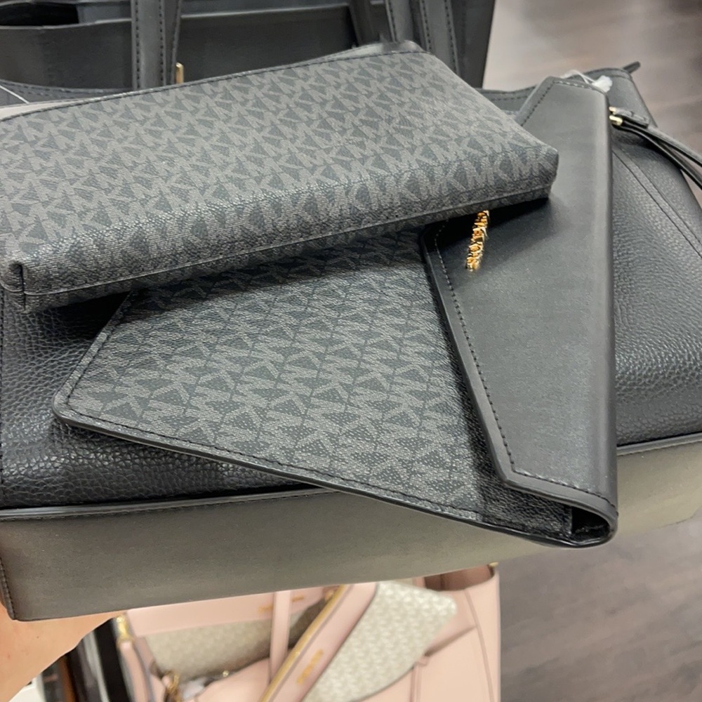 Michael Kors Maisie Large Pebbled Leather 3-in-1 Tote Bag - Picture 15 of 16